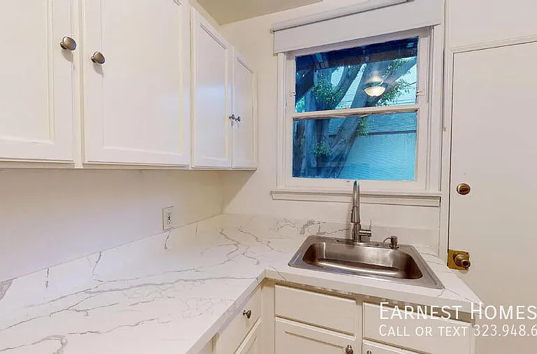 127 N Doheny Dr #1 — Photo 7