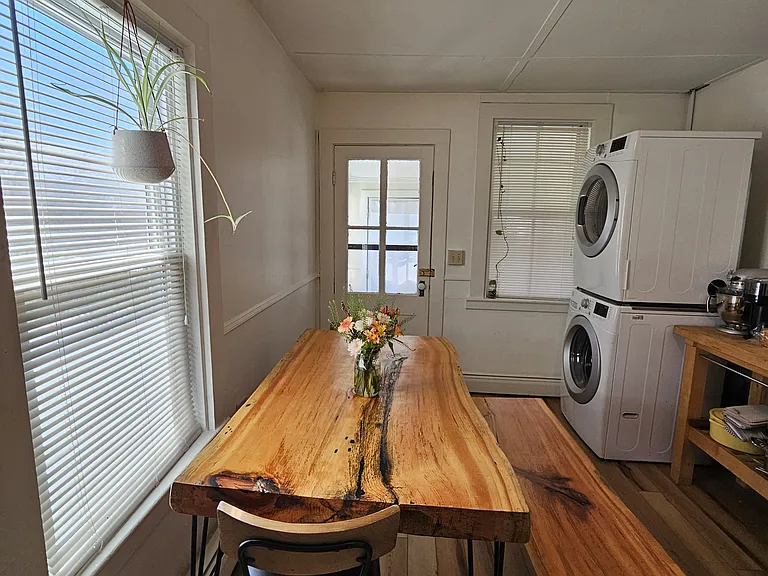 54 S Maple St — Photo 2