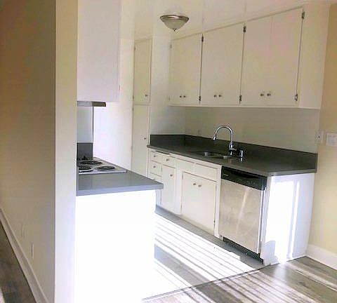 3rd image of 17938 Burbank Blvd #1163