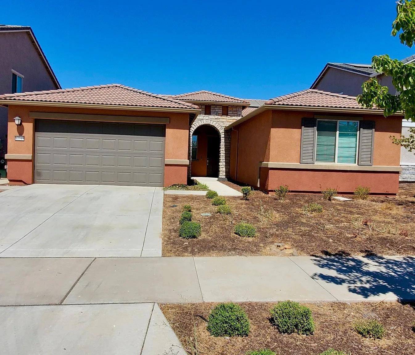 3 bed, 1950 sqft, $3,100 — Photo 1