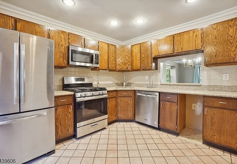 96 Baldwin Ct — Photo 2