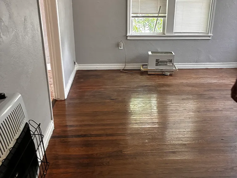 1303 SW 10th St — Photo 3