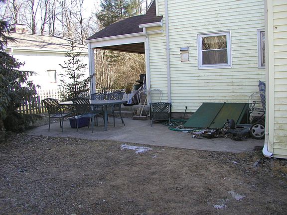 Covered patio off kitchen