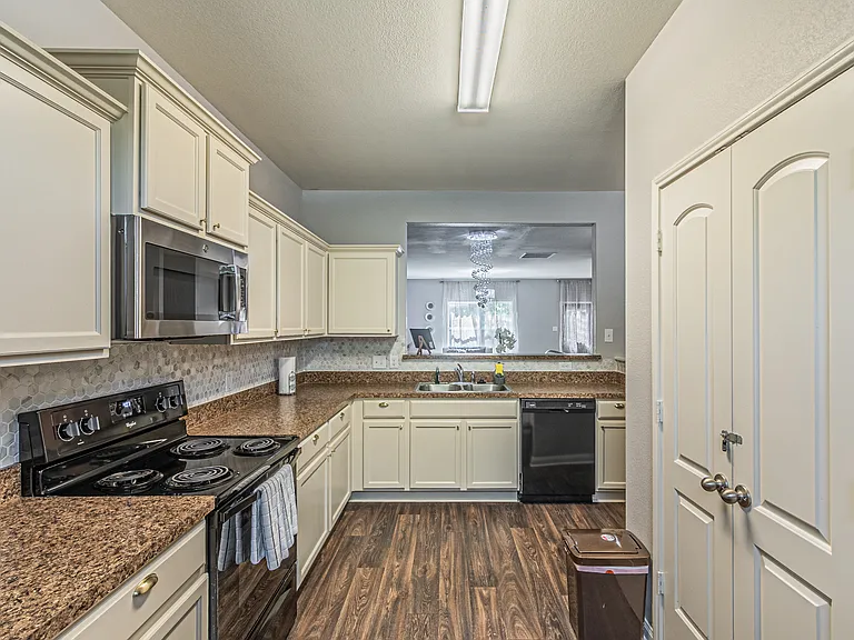 1313 Briercrest Dr — Photo 49