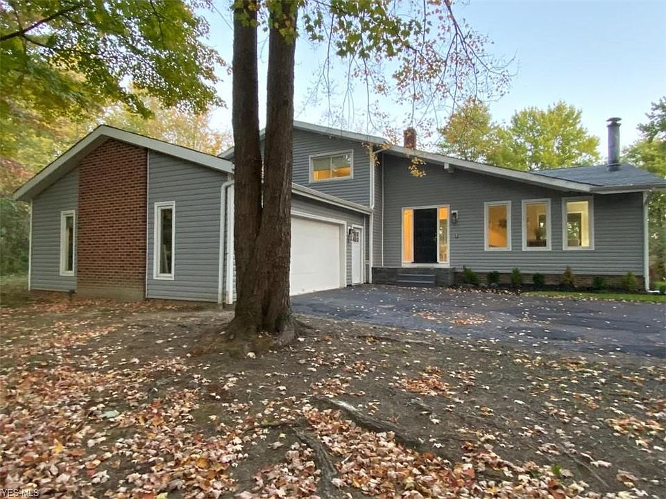 1st image of 10655 N Woods Cir