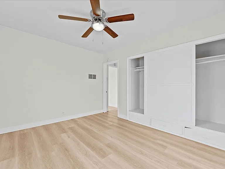 1922 Locust Ave #8 — Photo 8