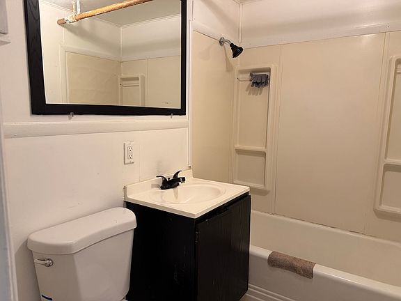 3rd image of 1208-1210 1st Ave N #1208