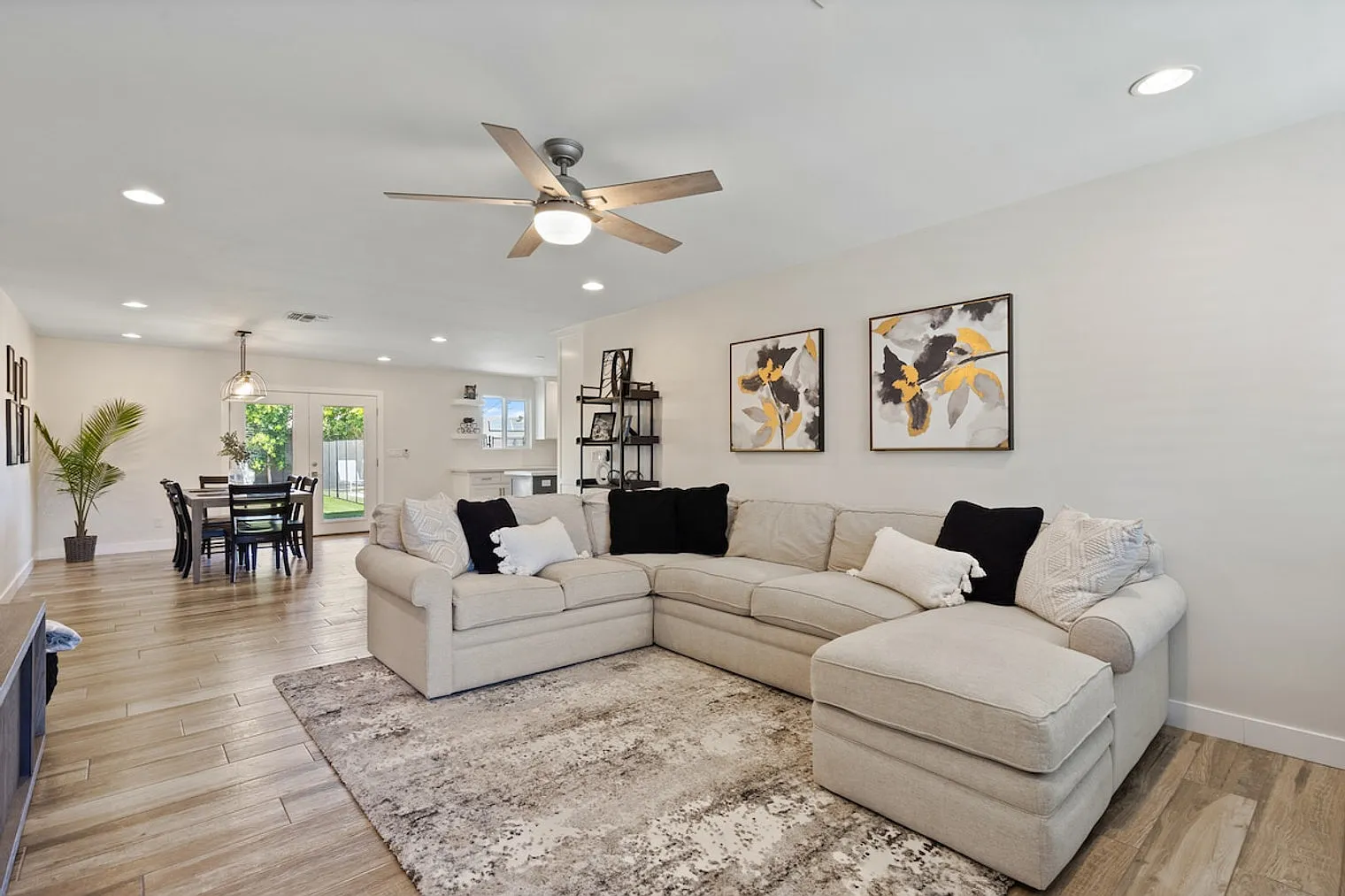 4 bed, 3.0 bath, $10,836 — Photo 2