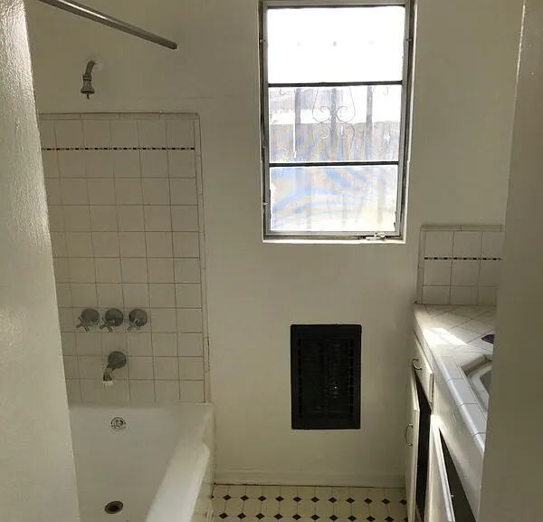 7857 Crenshaw Blvd — Photo 17
