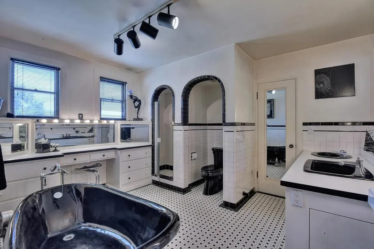 2 bed, 1400 sqft, $4,999 — Photo 1