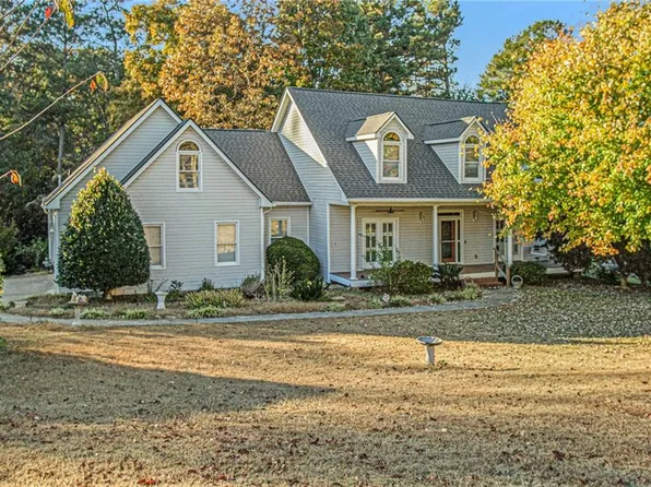 1075 Windridge Dr, Loganville, GA 30052