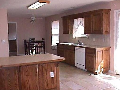 3rd image of 35 Westbury Dr