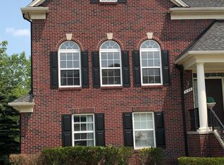838 Red Run Dr, Troy, MI 48085