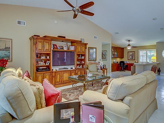 5th image of 9540 Shadybrook Dr APT 201