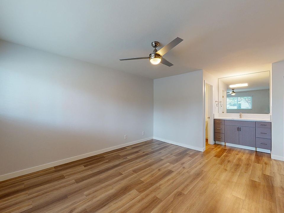 CitiZen Beach Collection on Broadway Apartment Rentals Redondo Beach