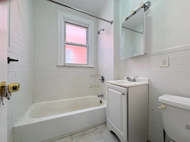 89 Van Nostrand Ave #4 — Photo 7