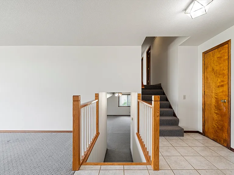 212 Edgewood Dr — Photo 8