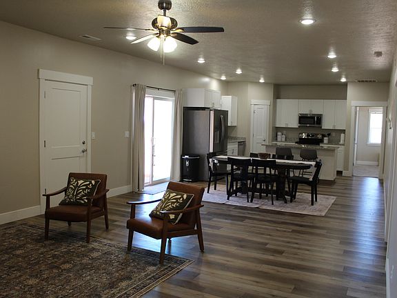 4th image of 1015 E Canyon Dr