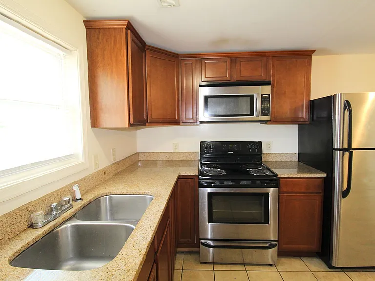 272 W Bruce St — Photo 14