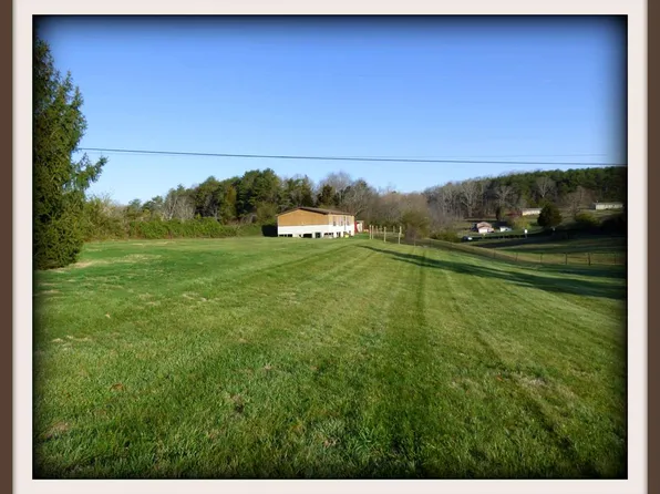 2714 Langston Rd, Strawberry Plains, TN 37871