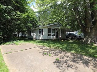 207 Hickory St, Farmington, MO 63640