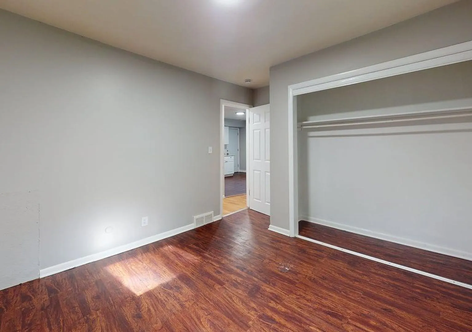 1694 Manchester Rd — Photo 3