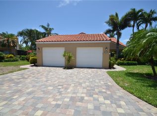 539 Beachwalk Cir, Naples, FL 34108