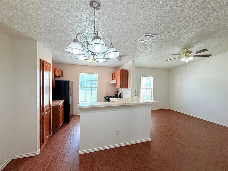 1215 Ridgemont St — Photo 7
