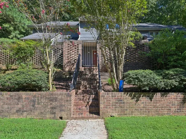 104 Woodleaf Dr, Chapel Hill, NC 27516