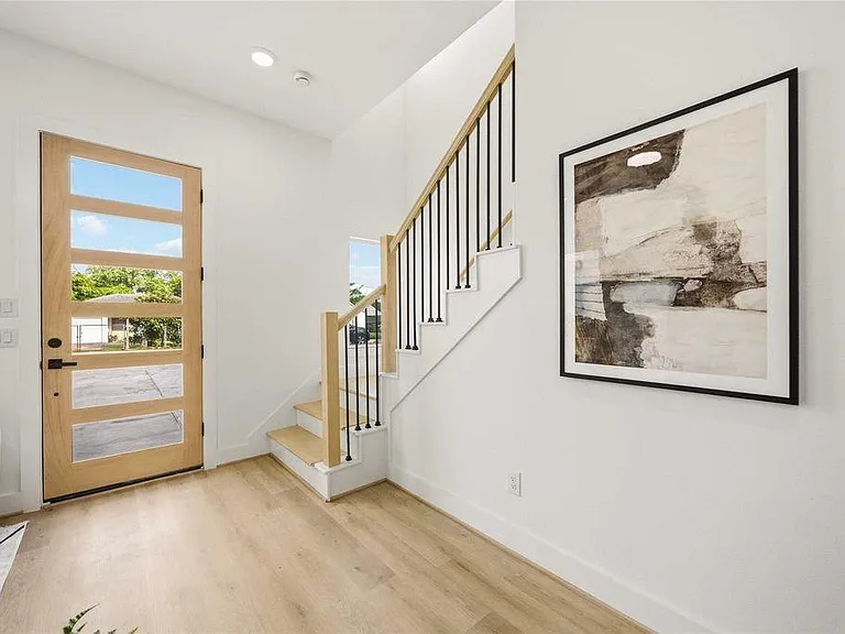 7130 Saint Augustine St #B — Photo 12