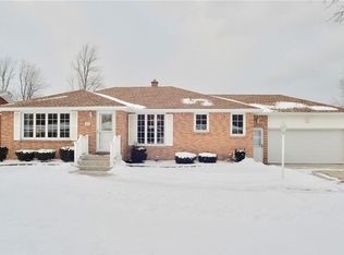 40 Siegfried Dr, Williamsville, NY 14221