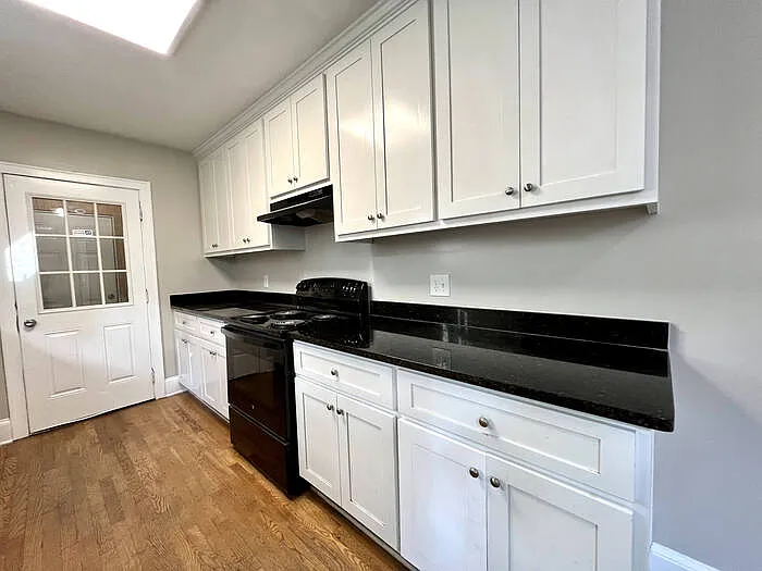 319 Howard St — Photo 43