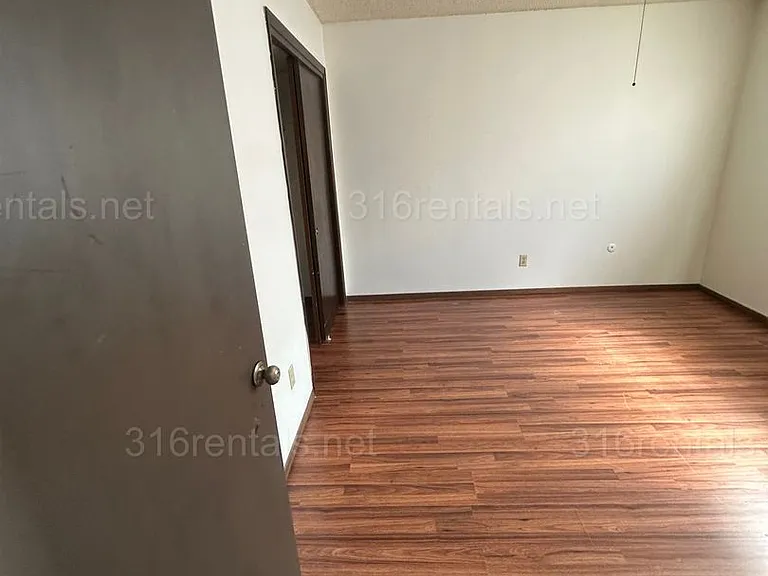 333 E Marion Ct — Photo 5