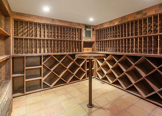 Sold by OFFICIAL | media 18