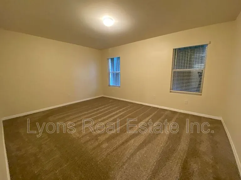 111 NW 9th St — Photo 16