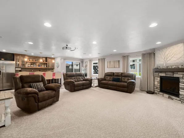 3809 S Home Plate Ave, Sioux Falls, SD 57110