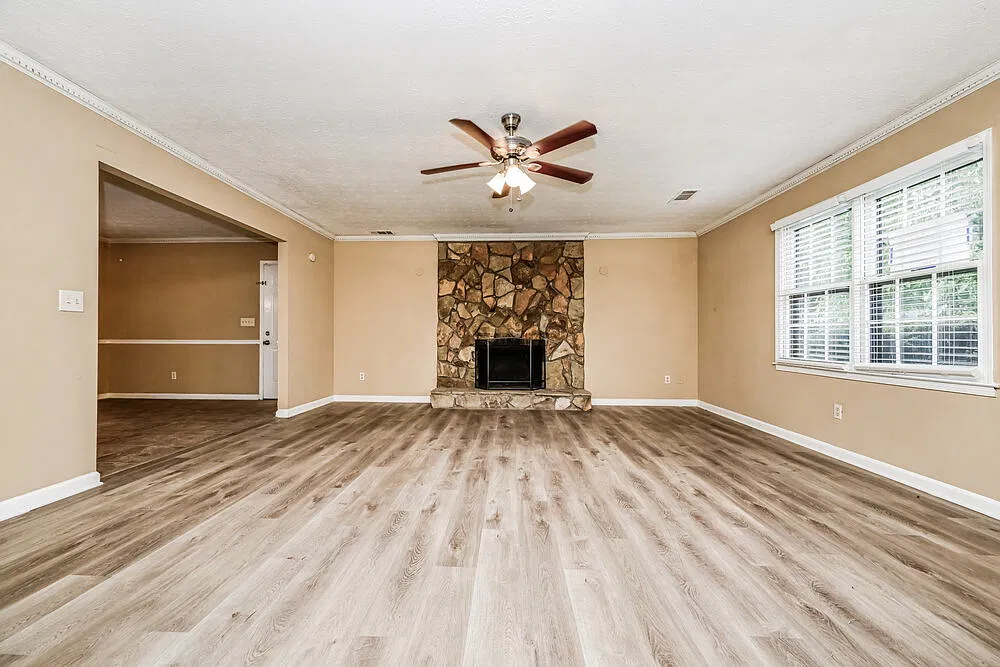 3 bed, 2.0 bath, 1536 sqft, $2,280 — Photo 3