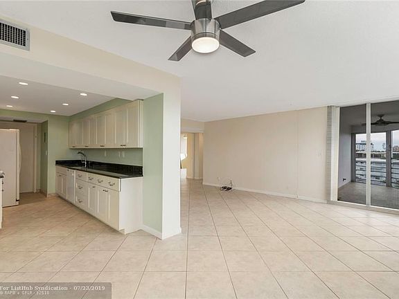 4th image of 100 Golden Isles Dr APT 508