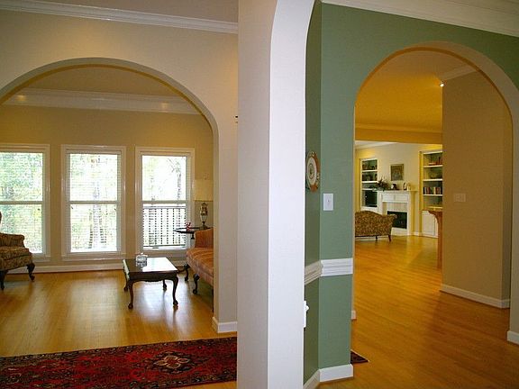 5th image of 23924 Montrose Woods Dr