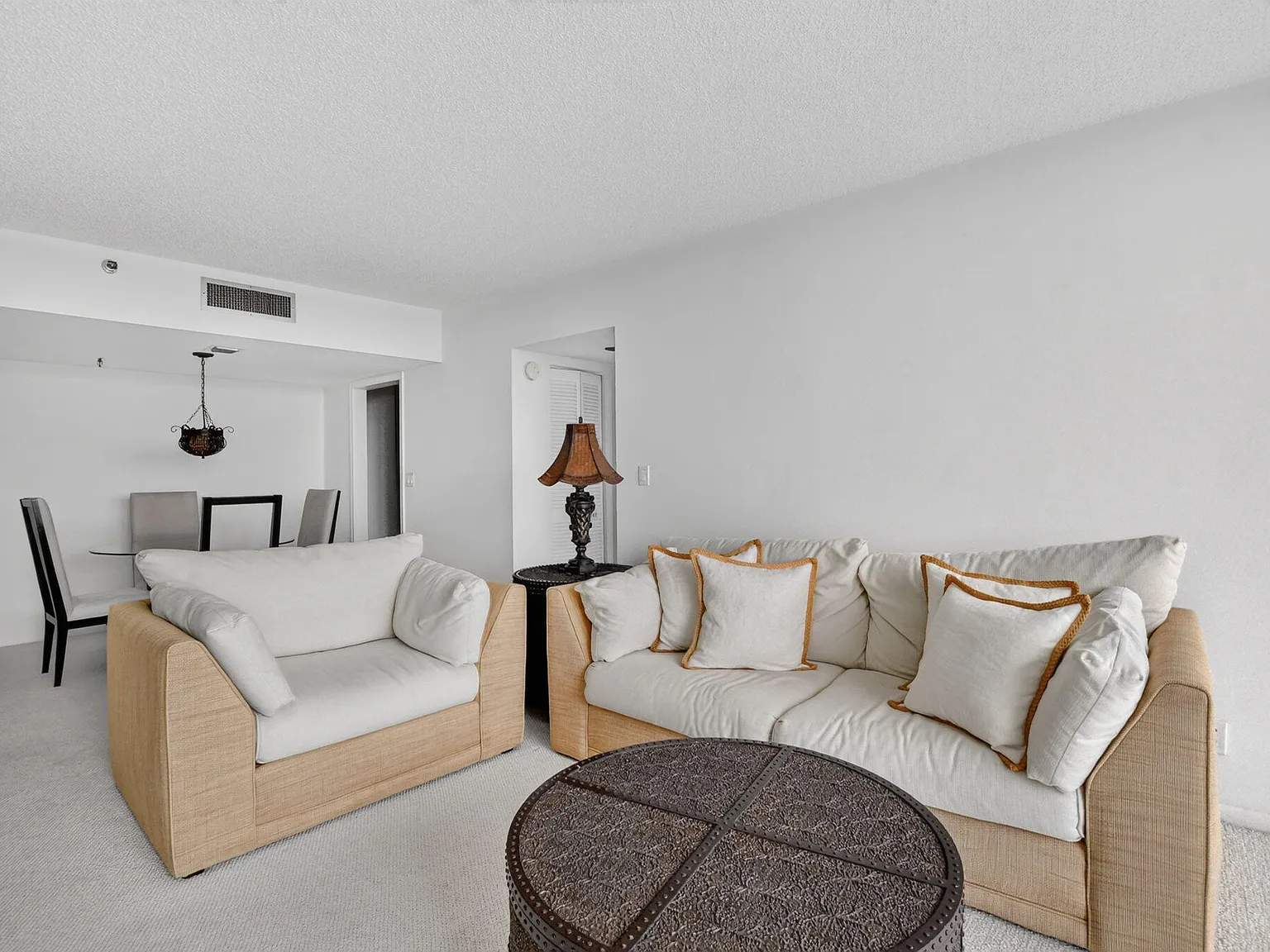 2 bed, 2.0 bath, 1054 sqft, $2,800 — Photo 2