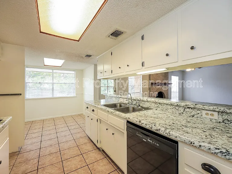 3647 Pinebluff Dr — Photo 8