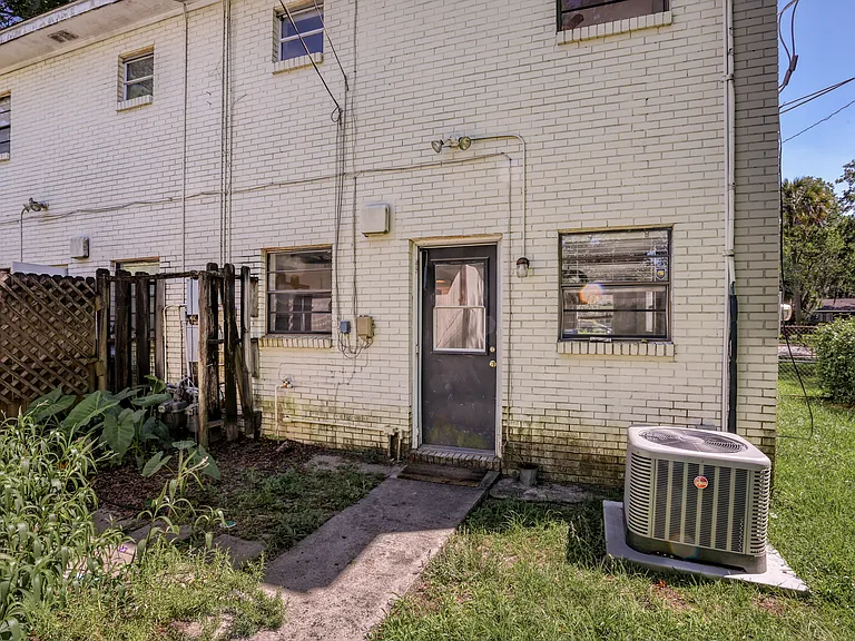 26-28 Columbus Dr — Photo 16