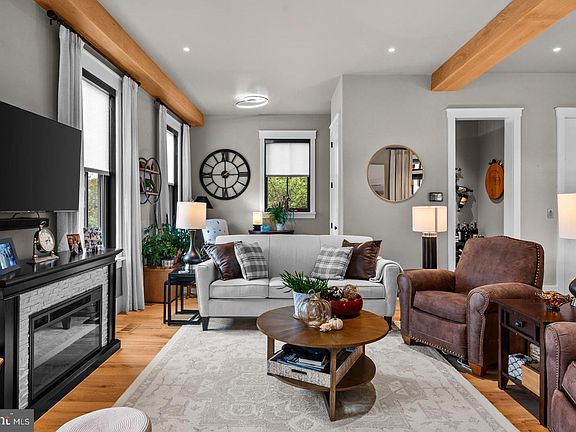 4th image of 1116 Belmont Ave