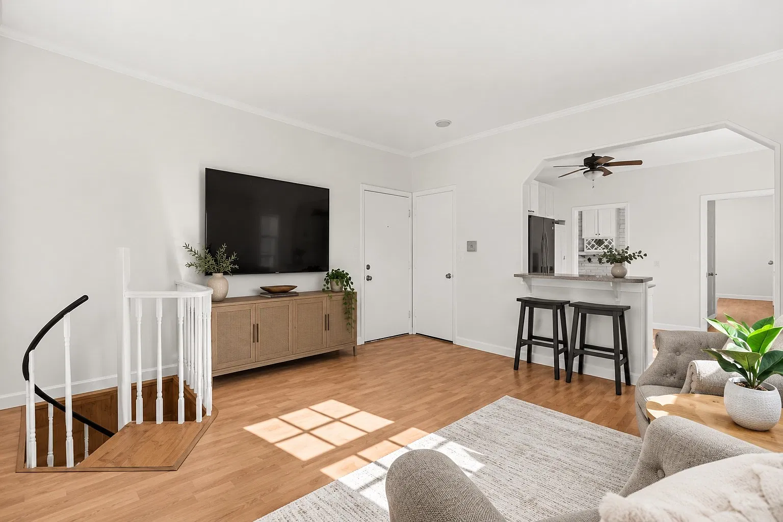 1 bed, 700 sqft, $2,100 — Photo 2