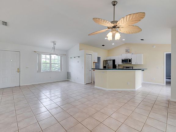 5th image of 655 SE Picasso Avenue
