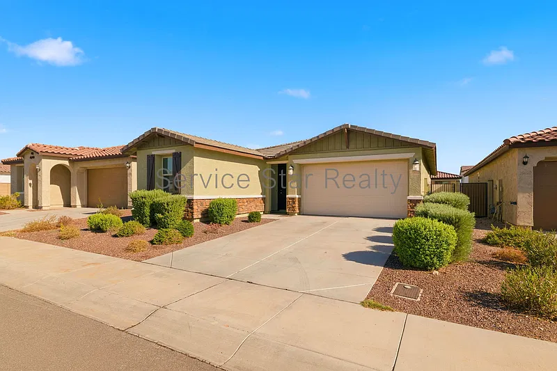 3 bed, 2.0 bath, 1668 sqft, $2,350 — Photo 3