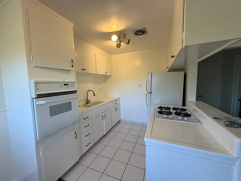 1 Shelley Dr #C — Photo 8