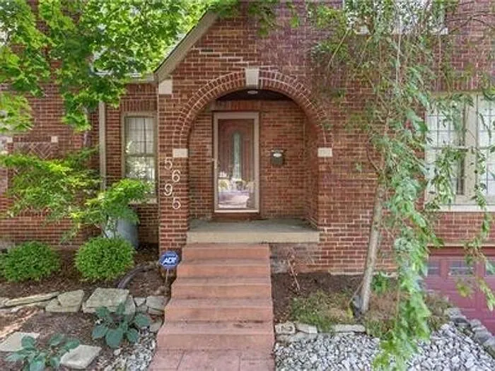 3 bed, 2.0 bath, 3086 sqft, $2,995 — Photo 2