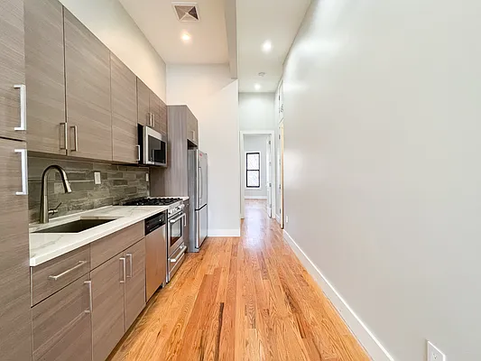Rented by Coroi Corp | media 1