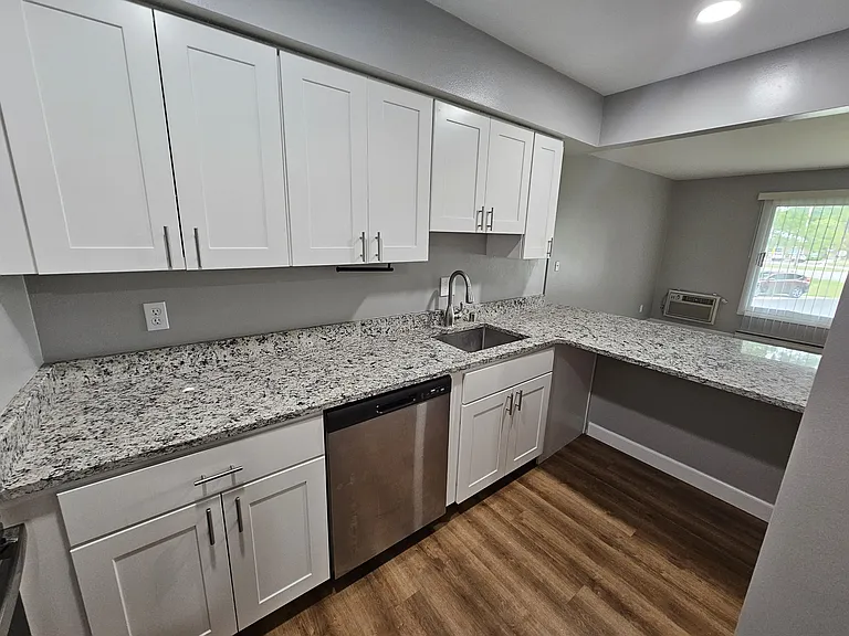 245 E Summit Ave — Photo 7